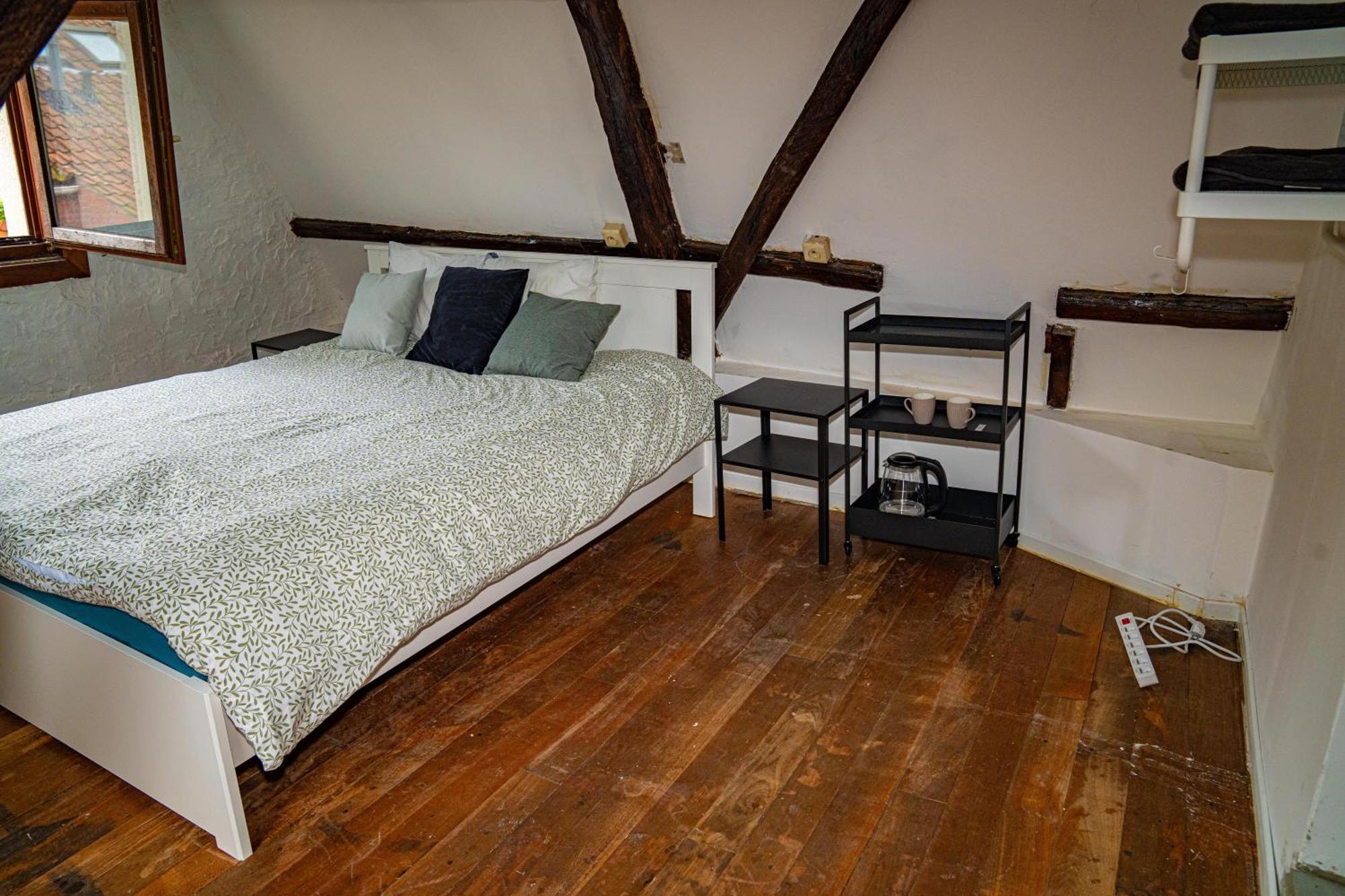 Stylish Canal-side 2br-1lr Apt, At Center Of * Ghent