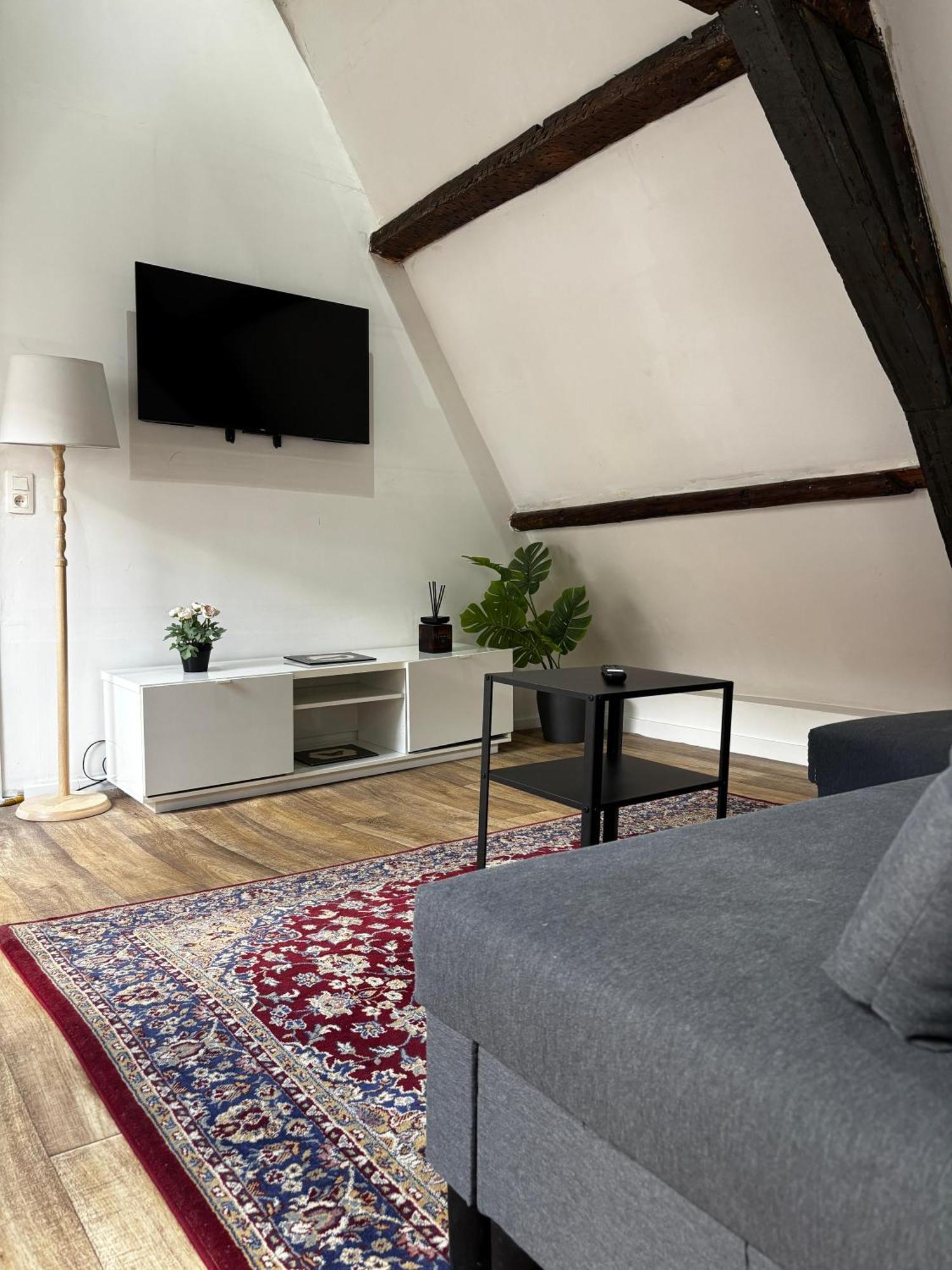 Stylish Canal-side 2br-1lr Apt, At Center Of