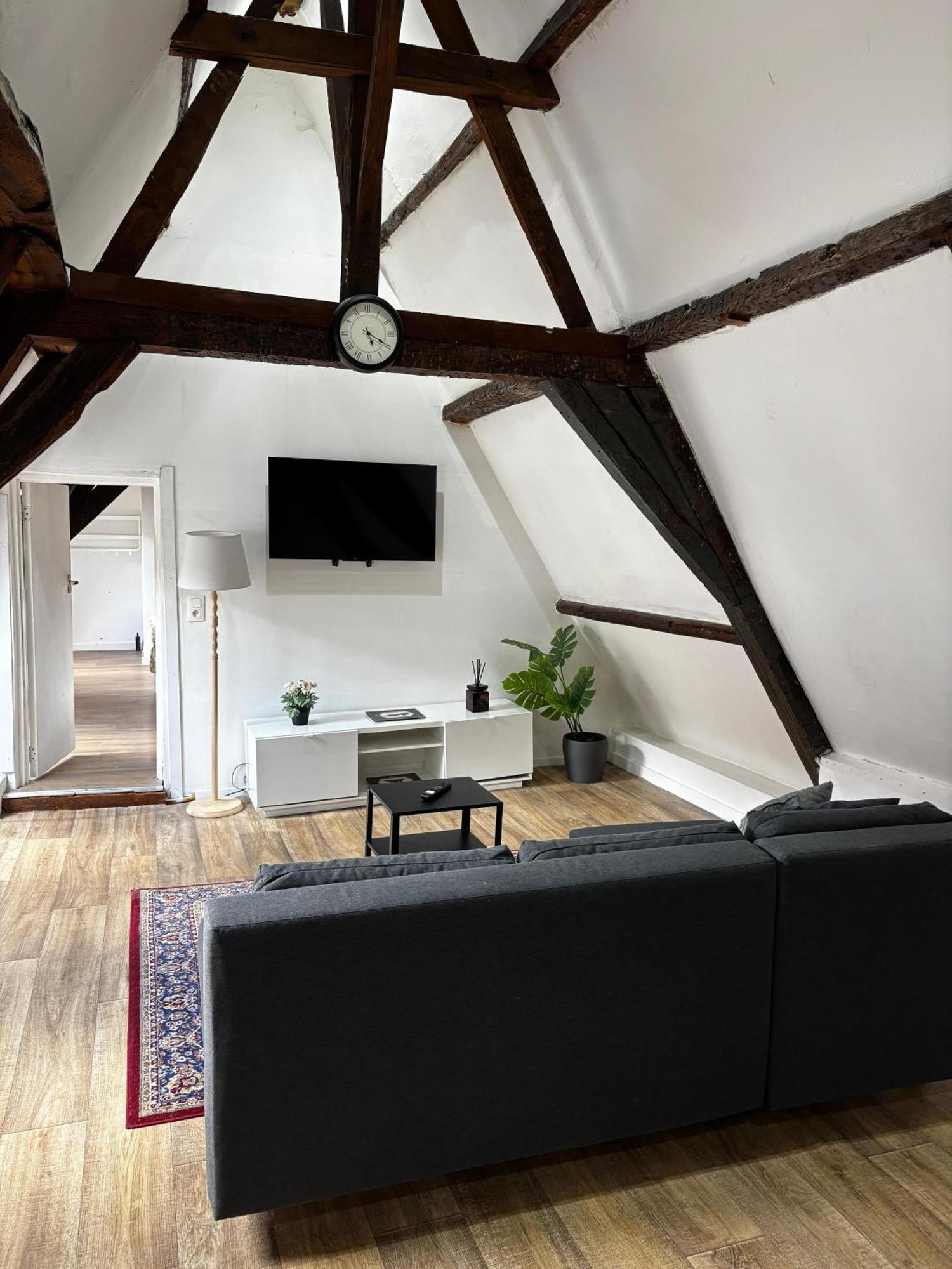 Stylish Canal-side 2br-1lr Apt, At Center Of Apartment Ghent