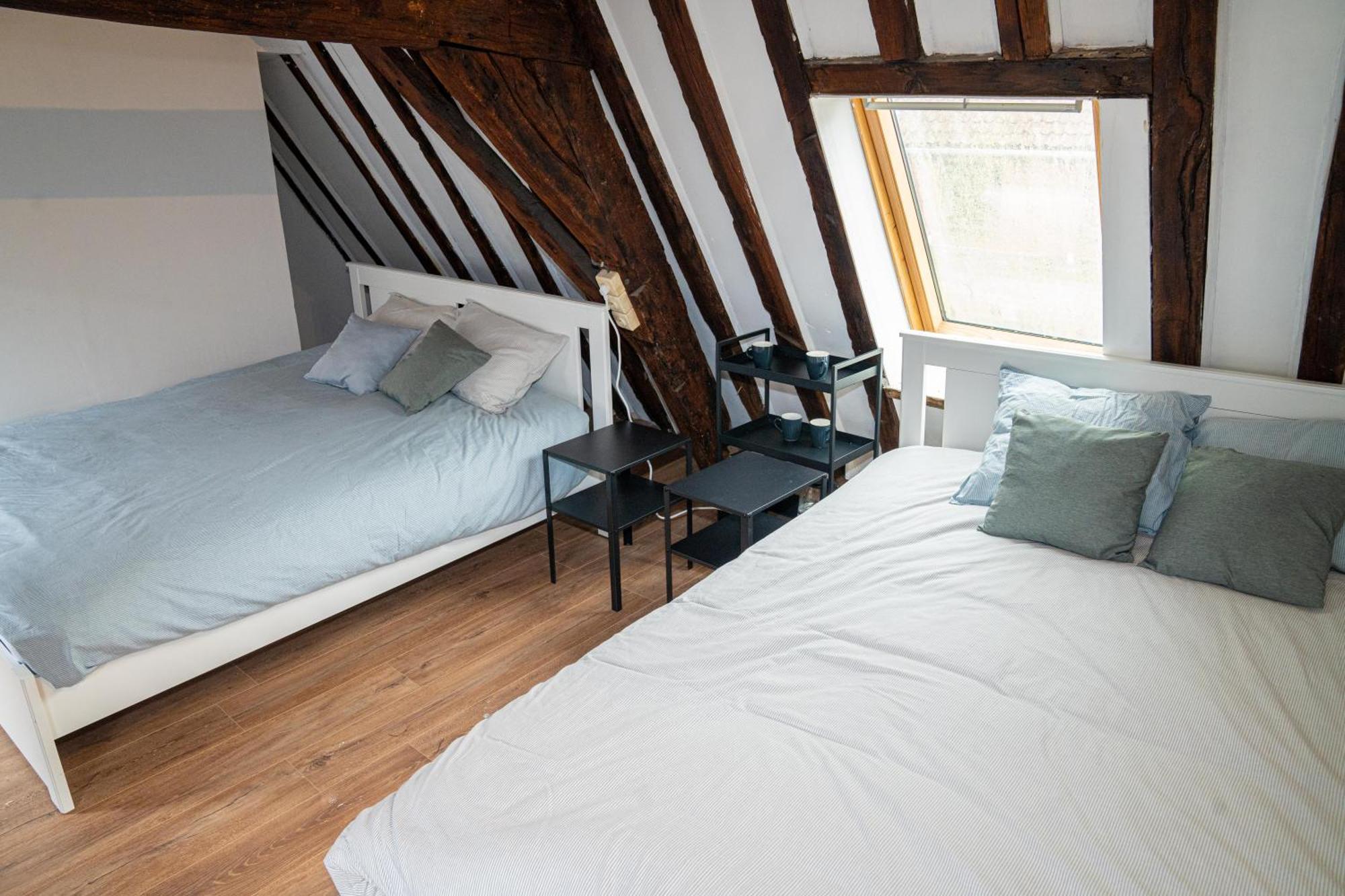 Appartement Stylish Canal-side 2br-1lr Apt, At Center Of